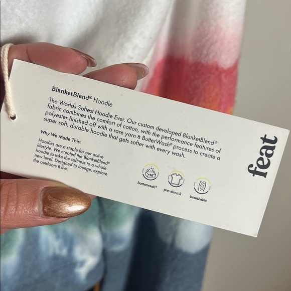 FEAT BlanketBlend Crop Hoodie - Picture 10 of 10